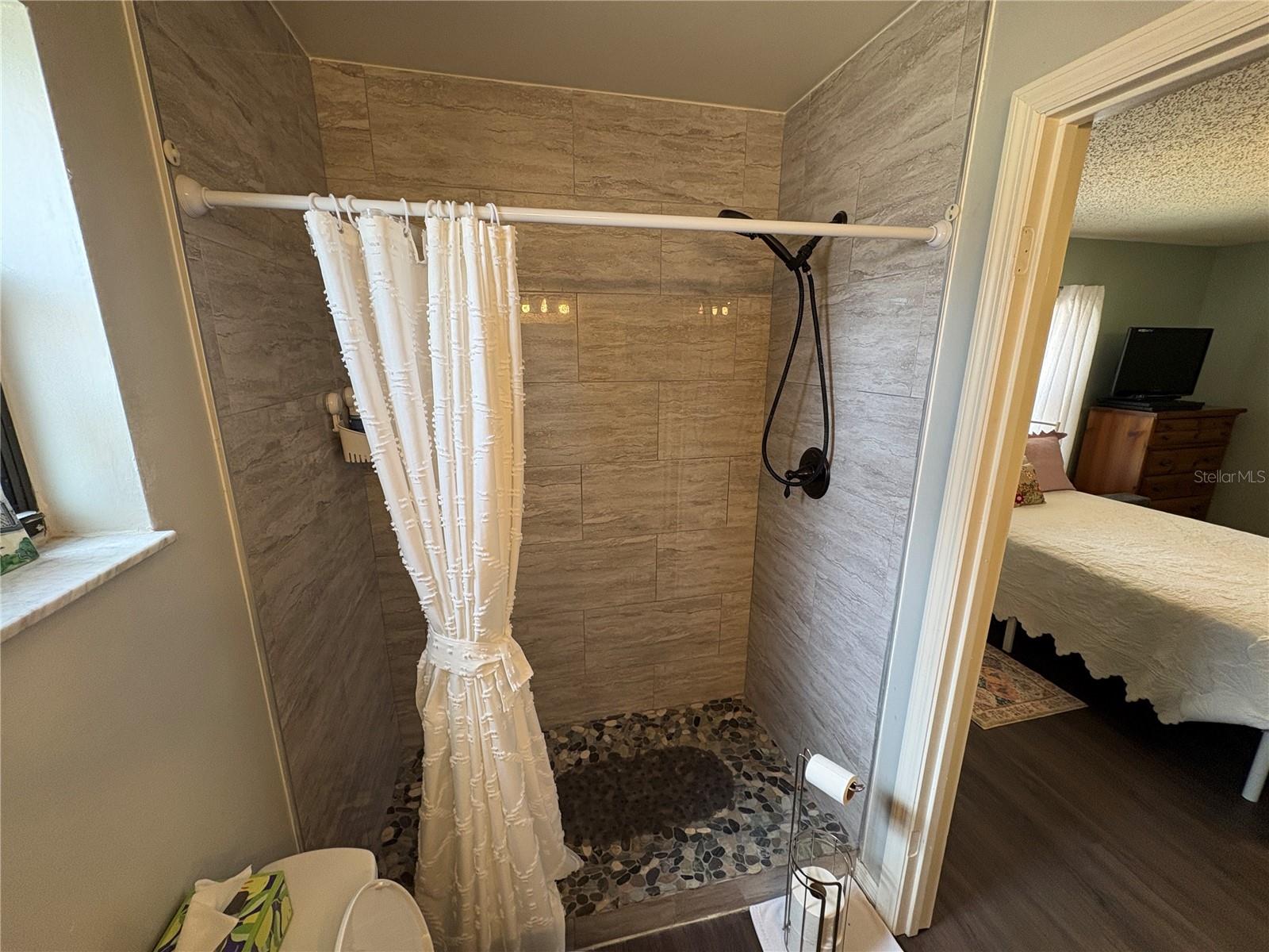 TWIN T OAKS - Residential