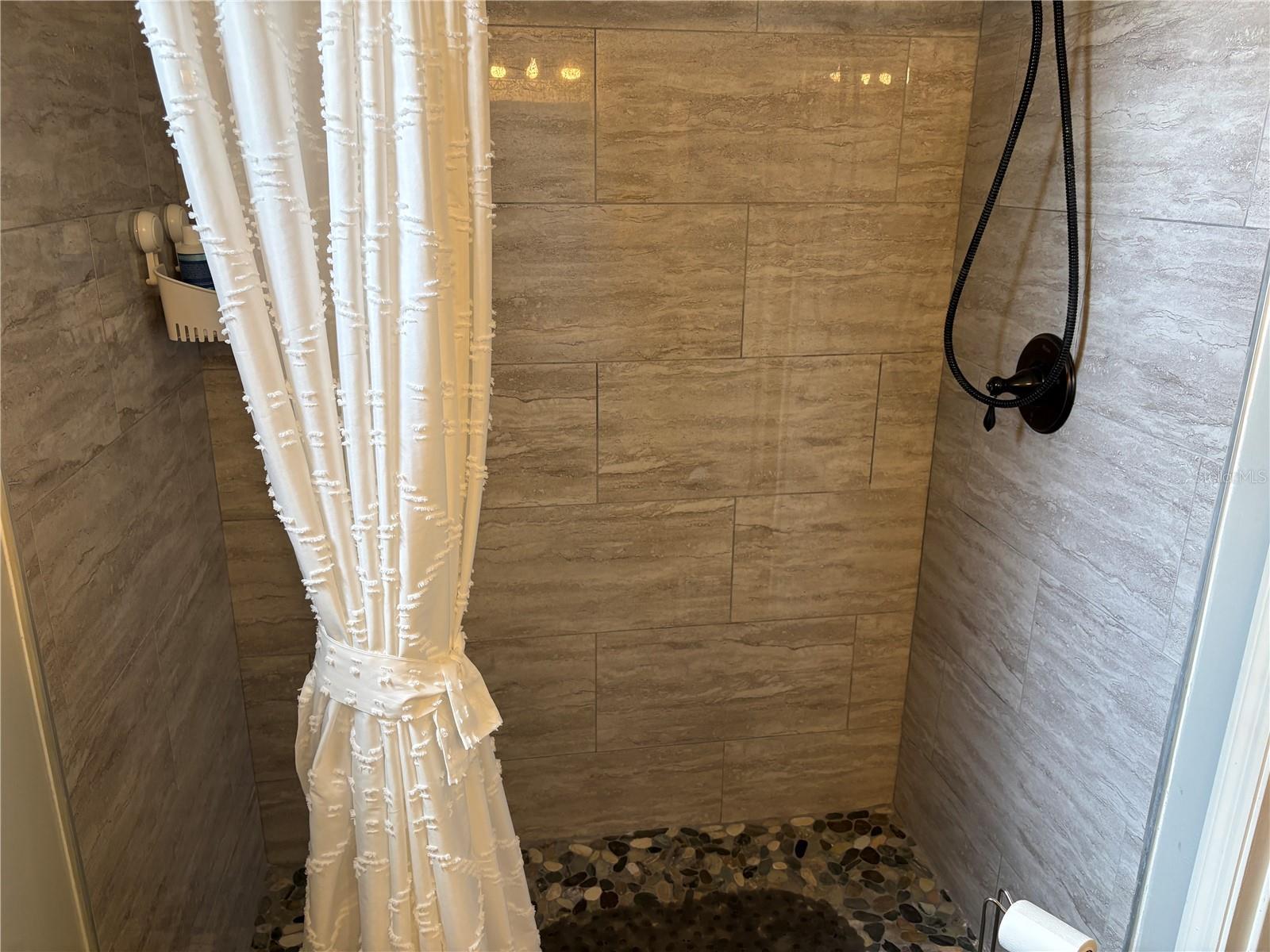 TWIN T OAKS - Residential