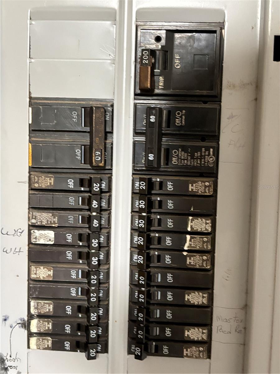 TWIN T OAKS - Residential