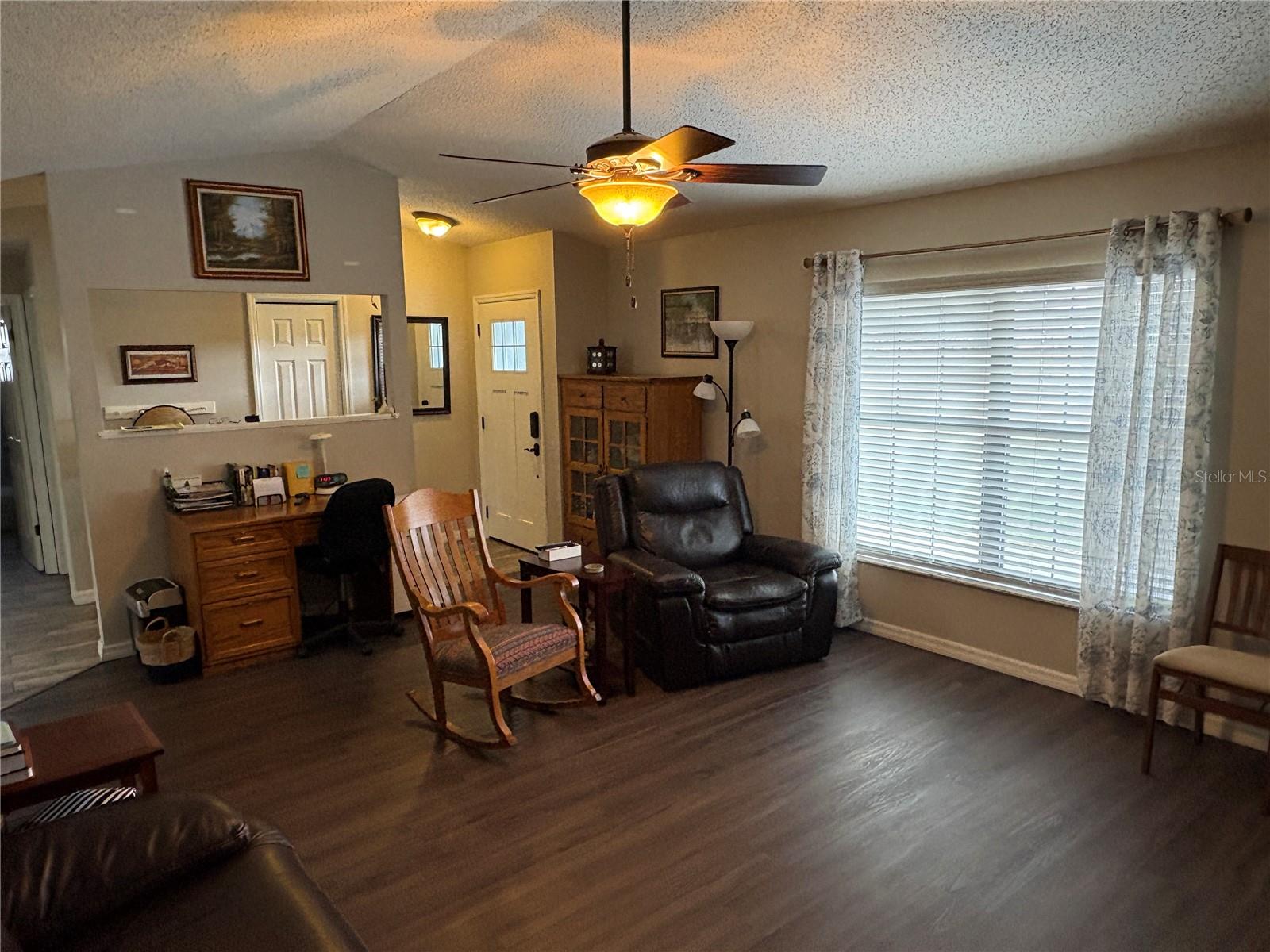 TWIN T OAKS - Residential