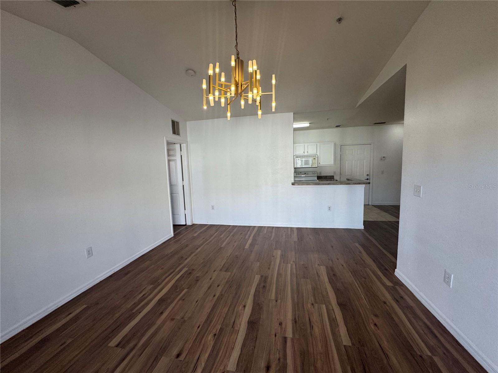 REGISTRY/MICHIGAN PARK CONDO - Residential Lease