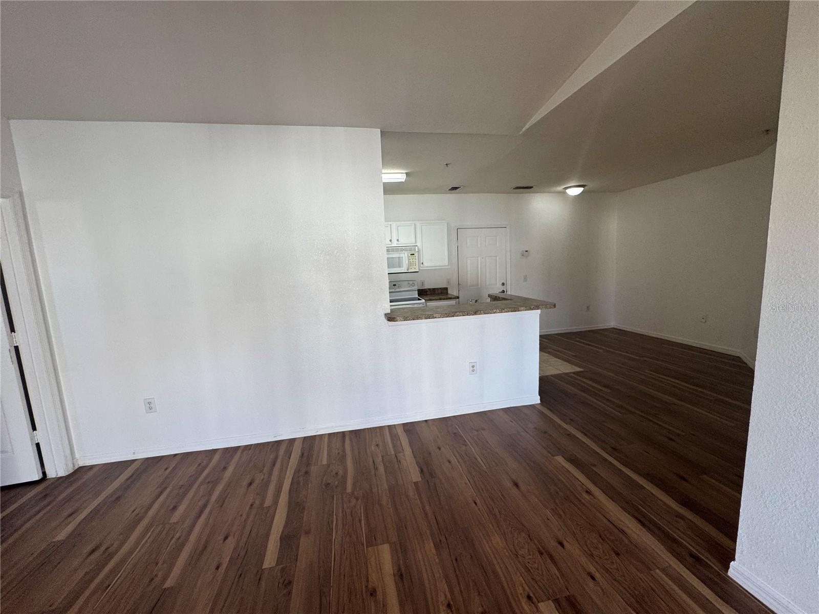 REGISTRY/MICHIGAN PARK CONDO - Residential Lease