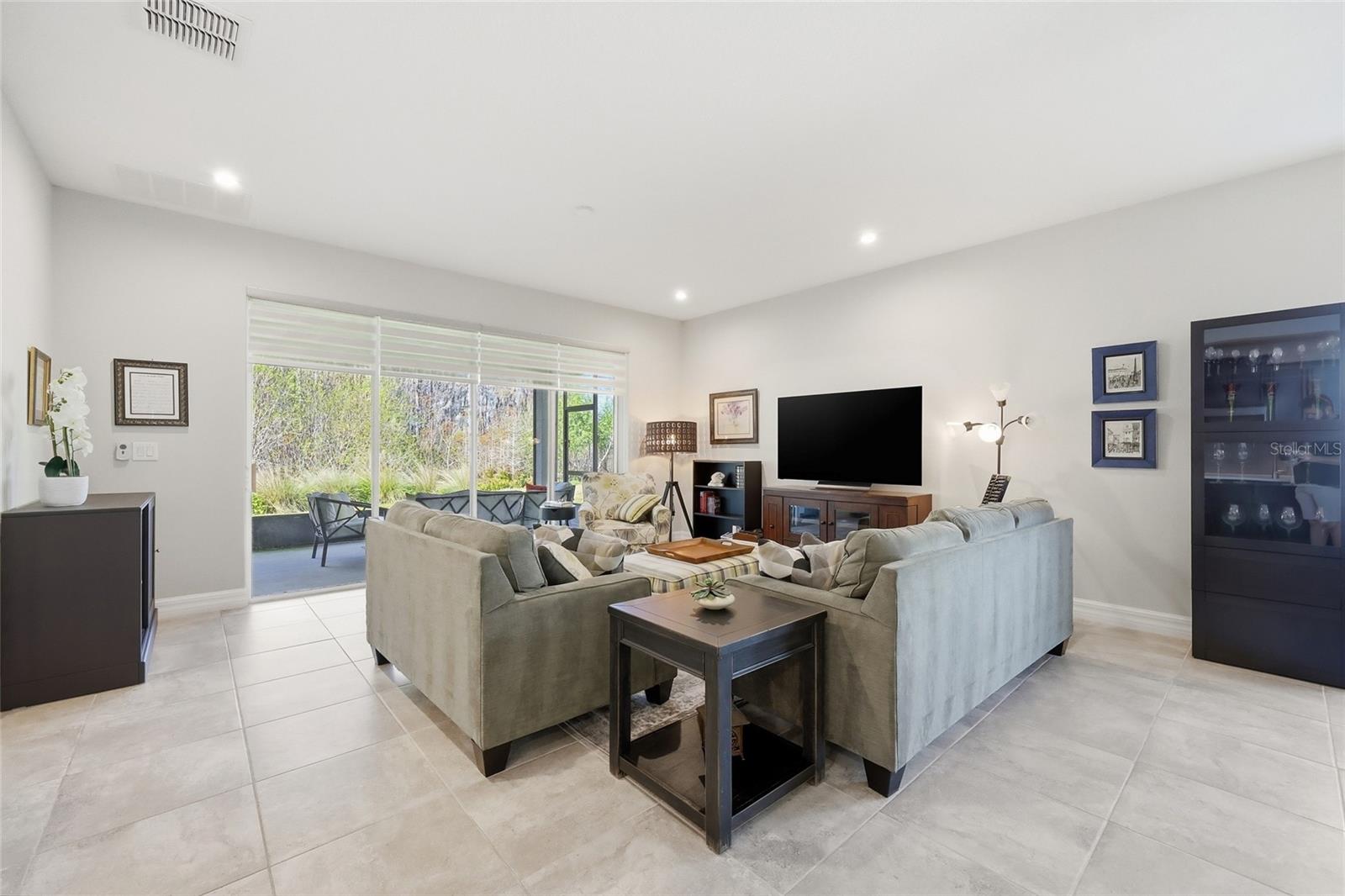 TAPESTRY PH 5 - Residential