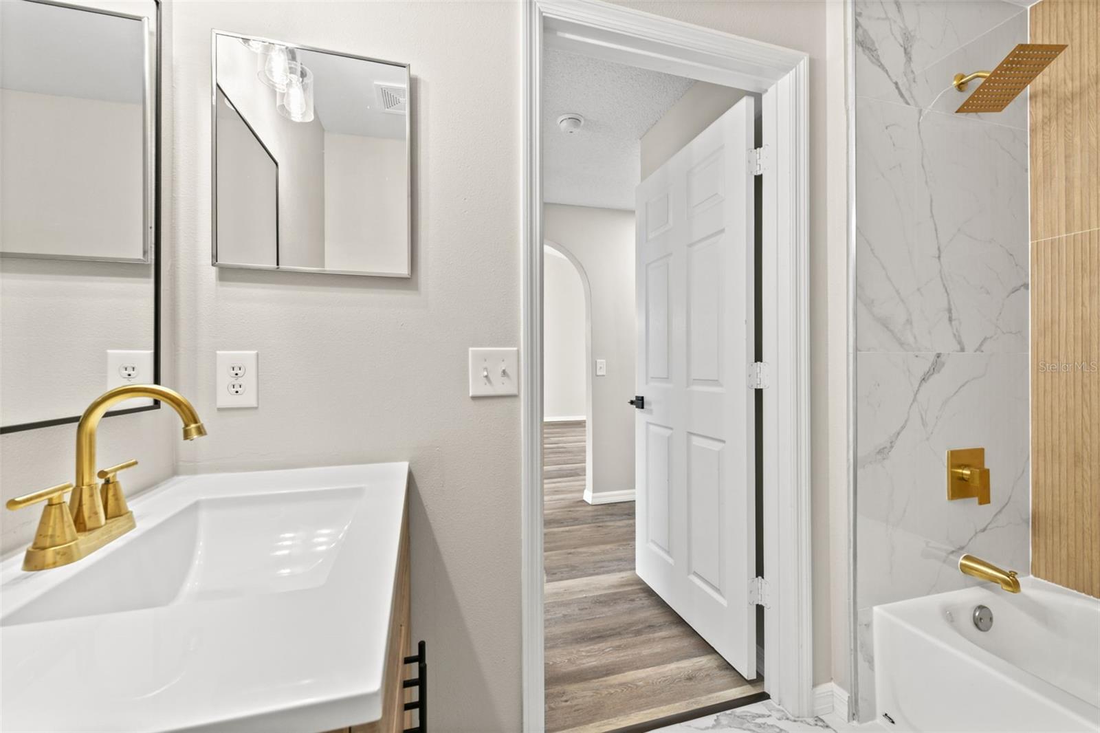 QUEENS COVE PH 04 - Residential