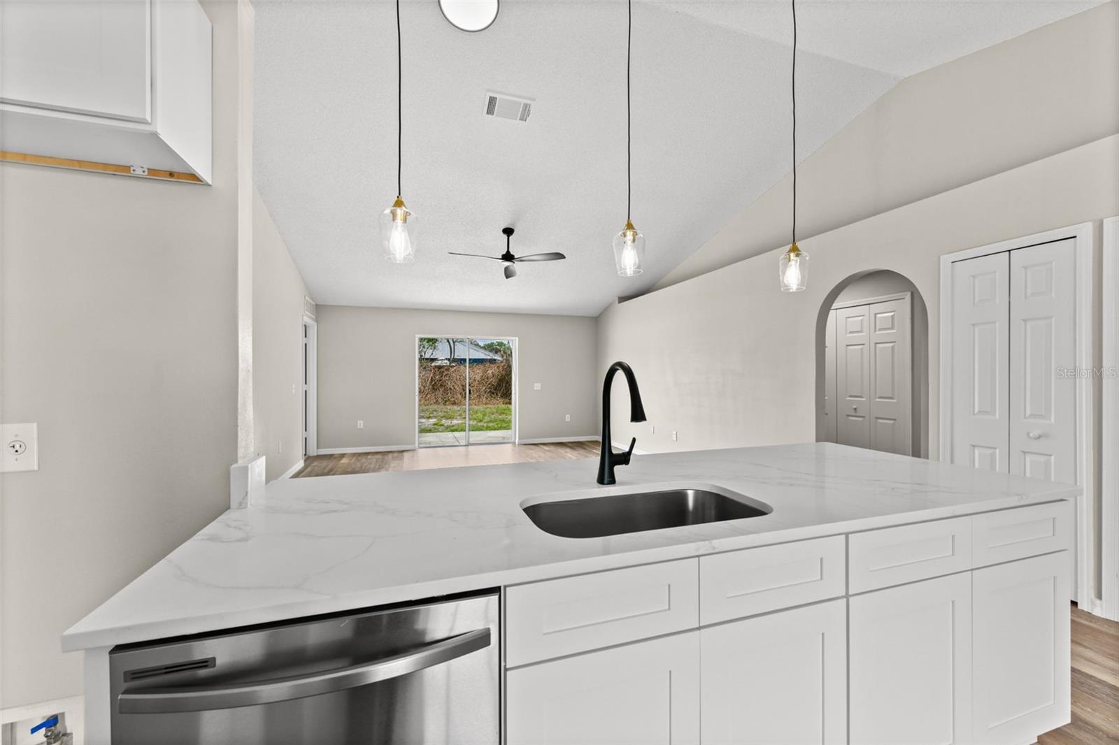 QUEENS COVE PH 04 - Residential