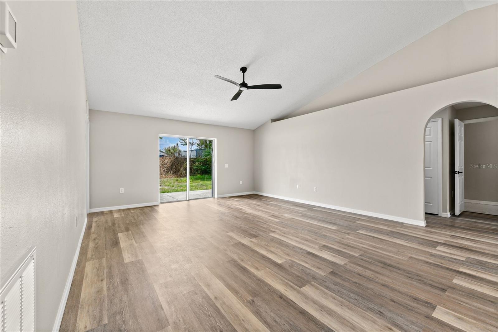 QUEENS COVE PH 04 - Residential