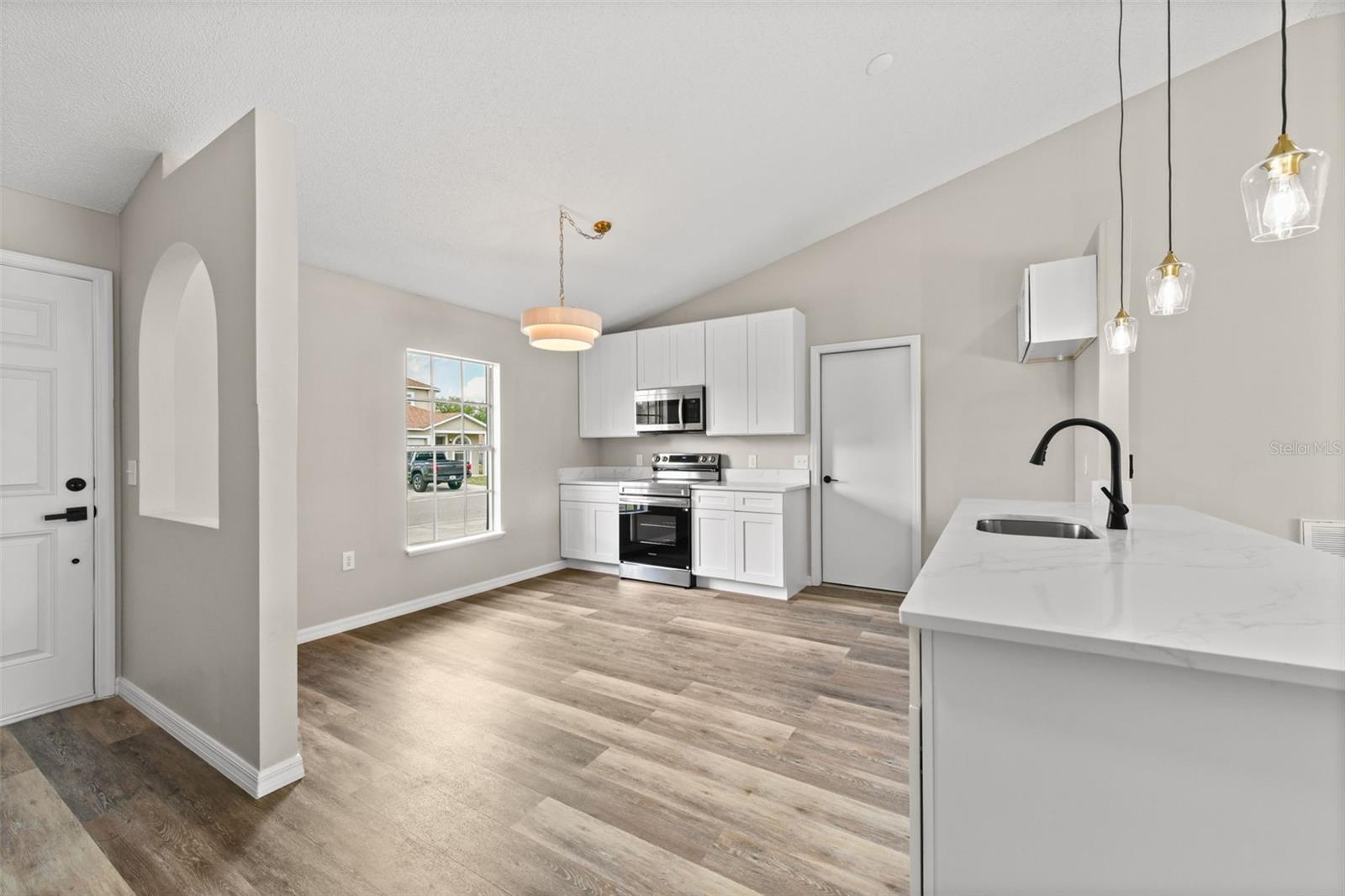 QUEENS COVE PH 04 - Residential