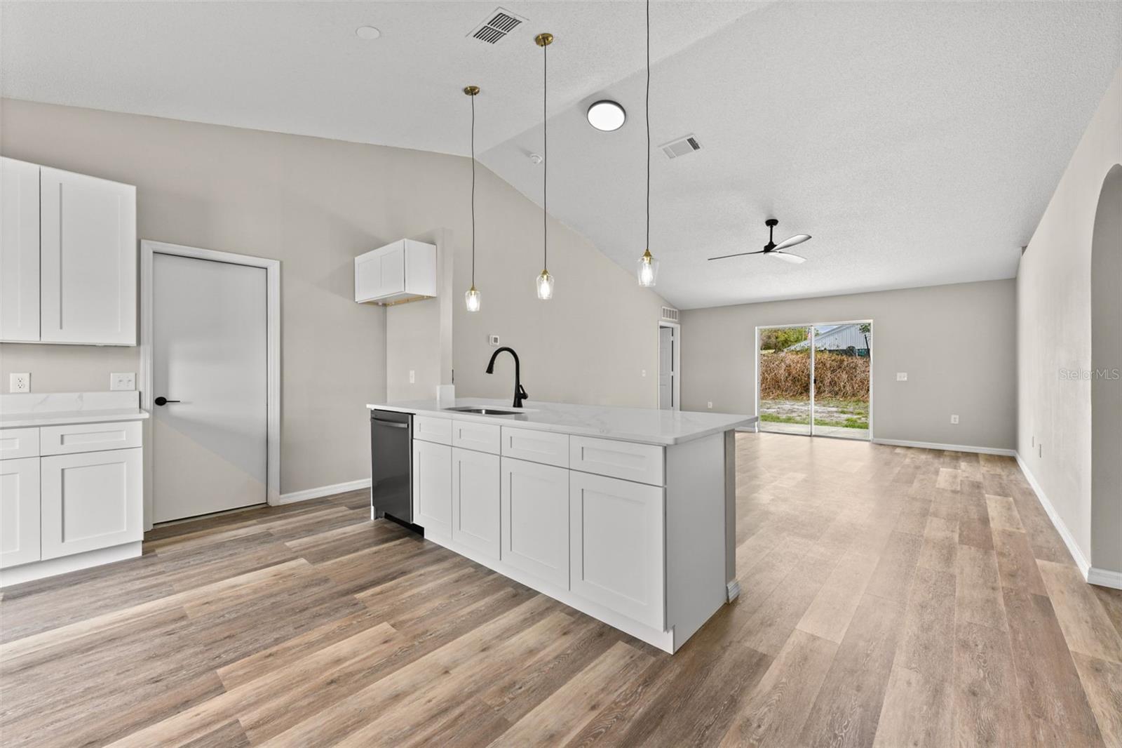 QUEENS COVE PH 04 - Residential