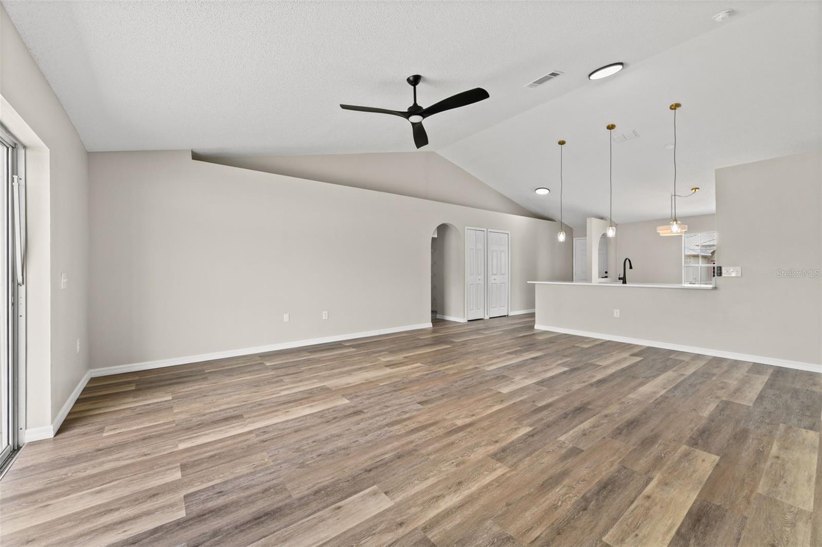 QUEENS COVE PH 04 - Residential