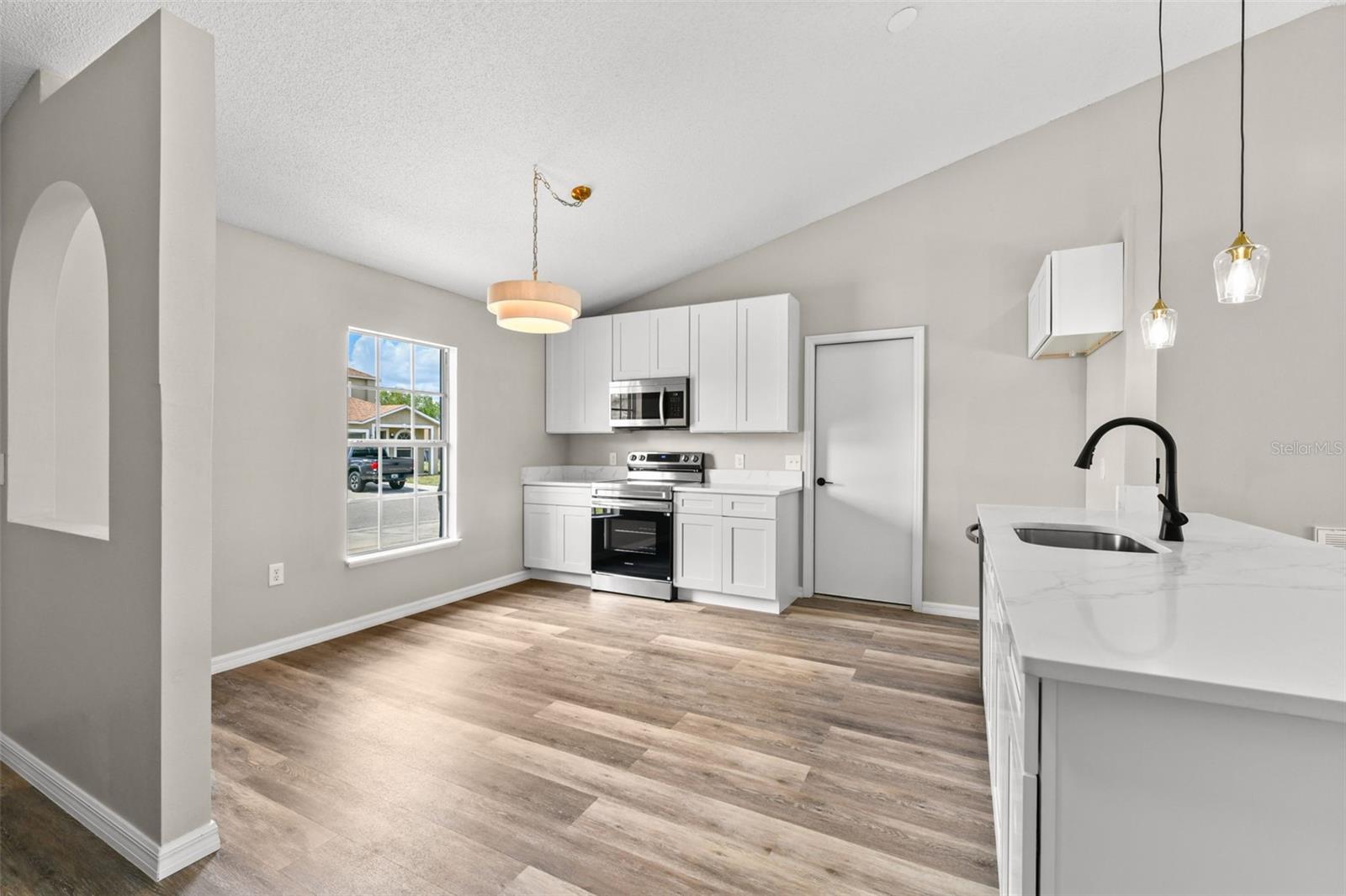 QUEENS COVE PH 04 - Residential