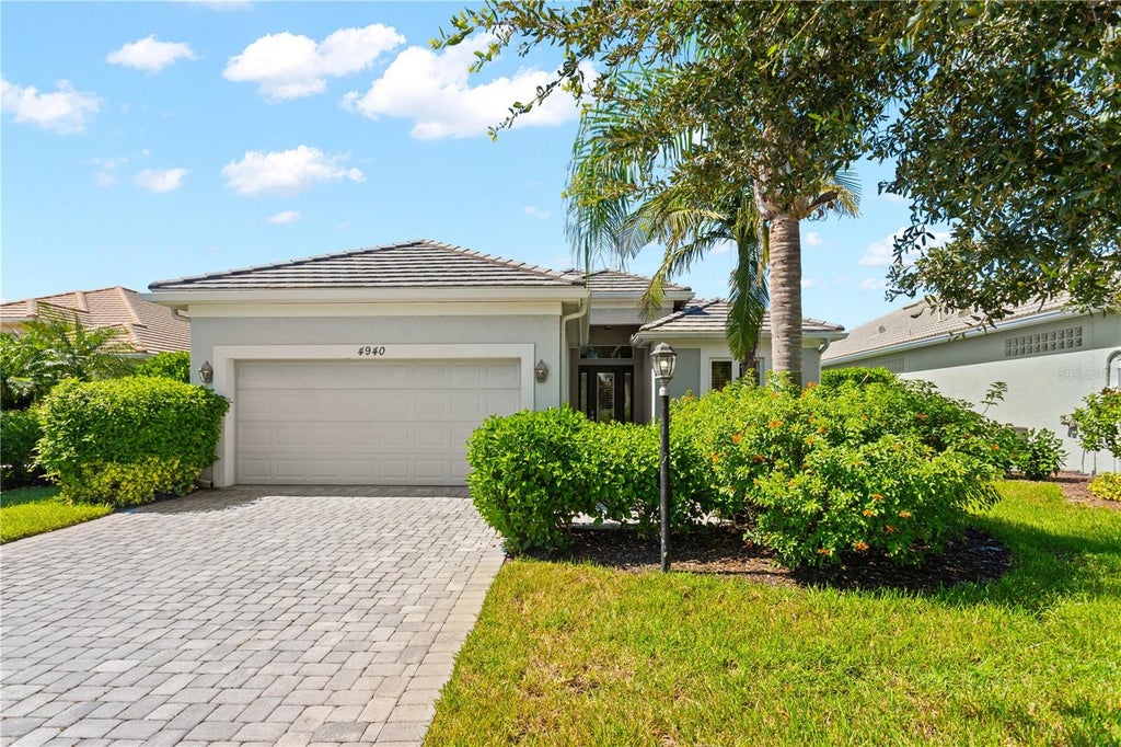 Photo of 4940 Tobermory Way, Bradenton, FL 34211 (MLS # TB8553535)