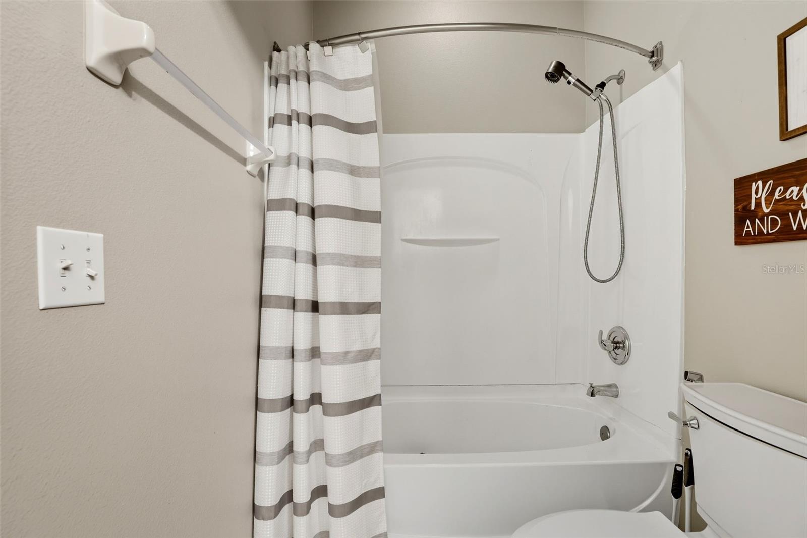 BELLA VIDA - Residential Lease