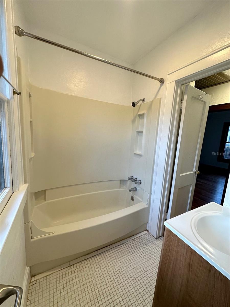 J B BAILEY ESTATE JENKINS SUB - Residential Lease