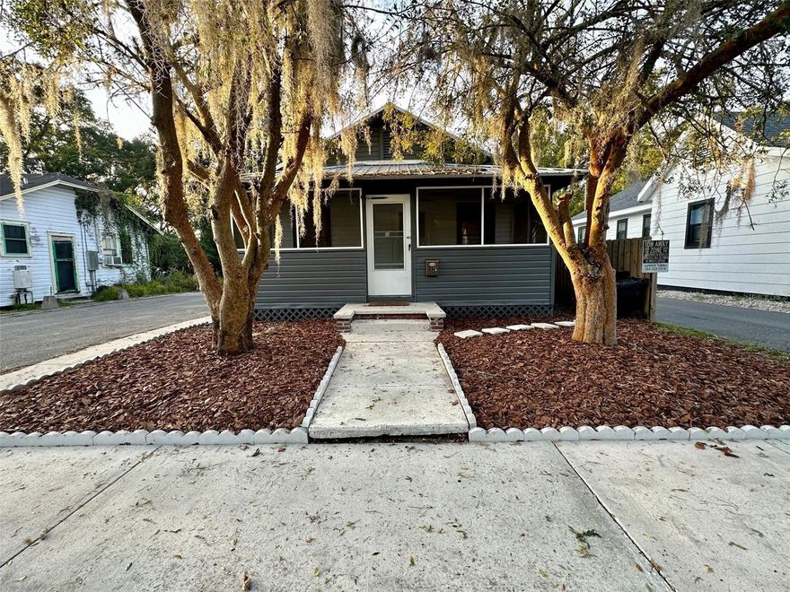 3/1 in the Grove Street neighborhood. Washer & dryer. Move in ready.