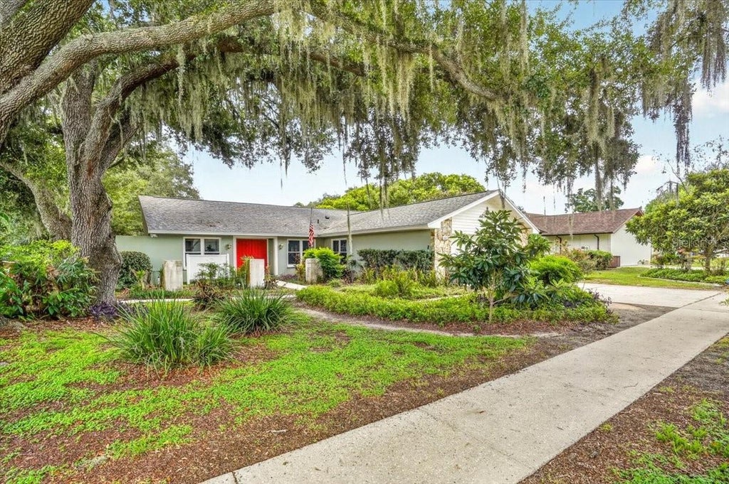 Photo of 1013 Black Knight Drive, Valrico, FL 33594 (MLS # TB8524003)