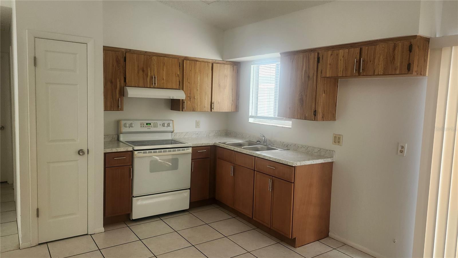 DELTONA LAKES UNIT 44 - Residential Lease
