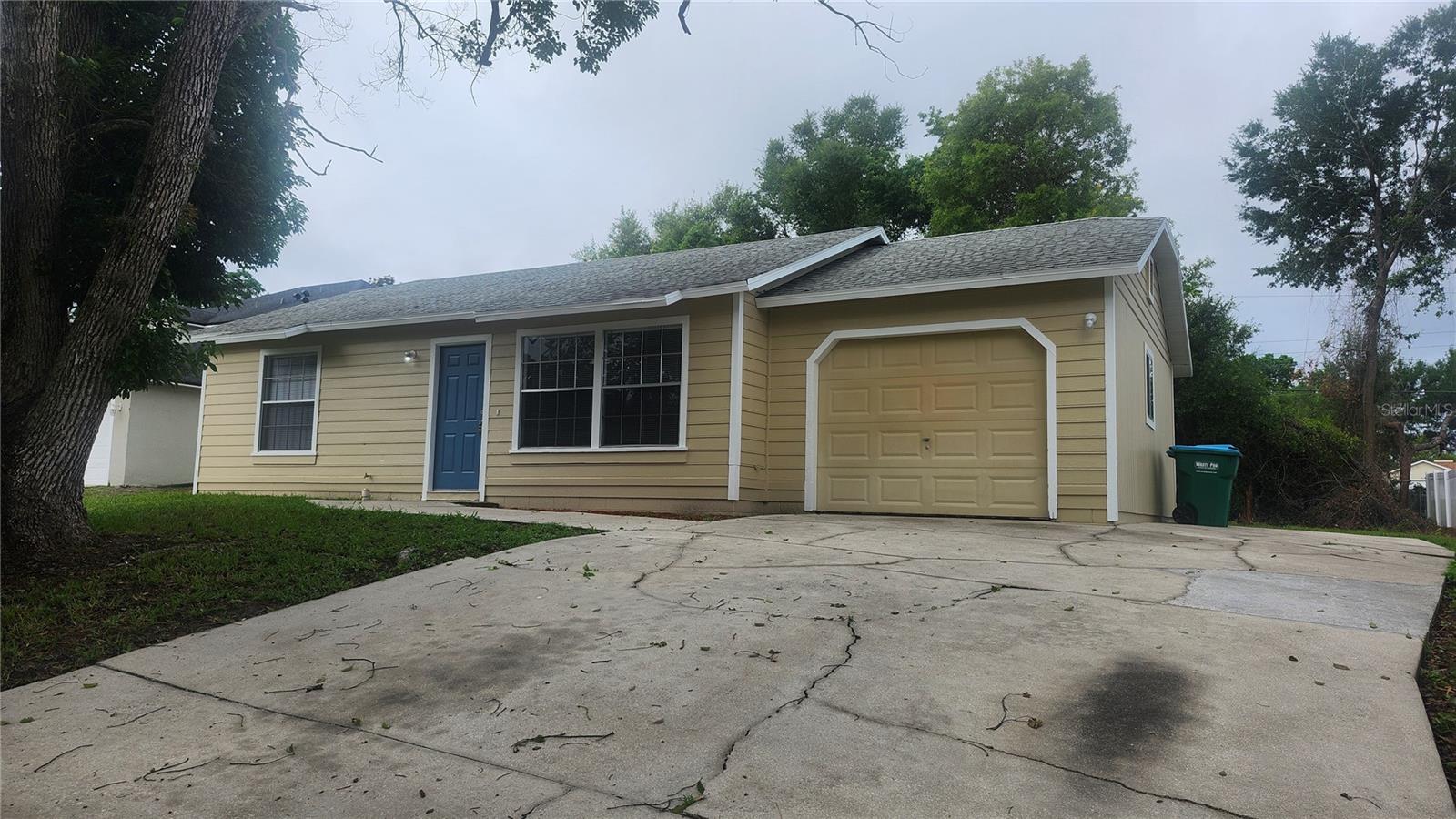DELTONA LAKES UNIT 44 - Residential Lease