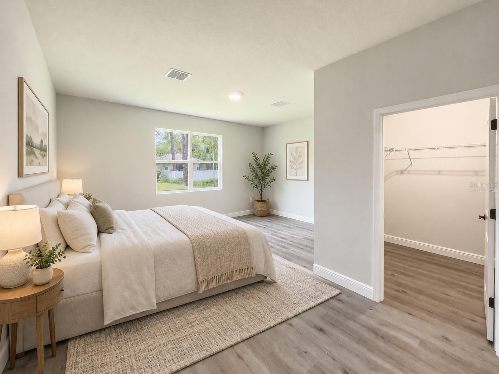 979 EAST PARKWAY