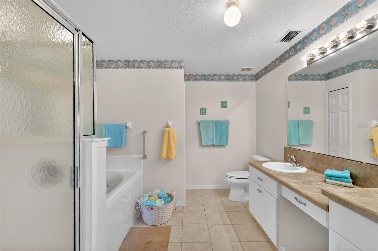 ROYAL HIGHLANDS PH 02 LT 992 ORB 1976 PG 173 - Residential