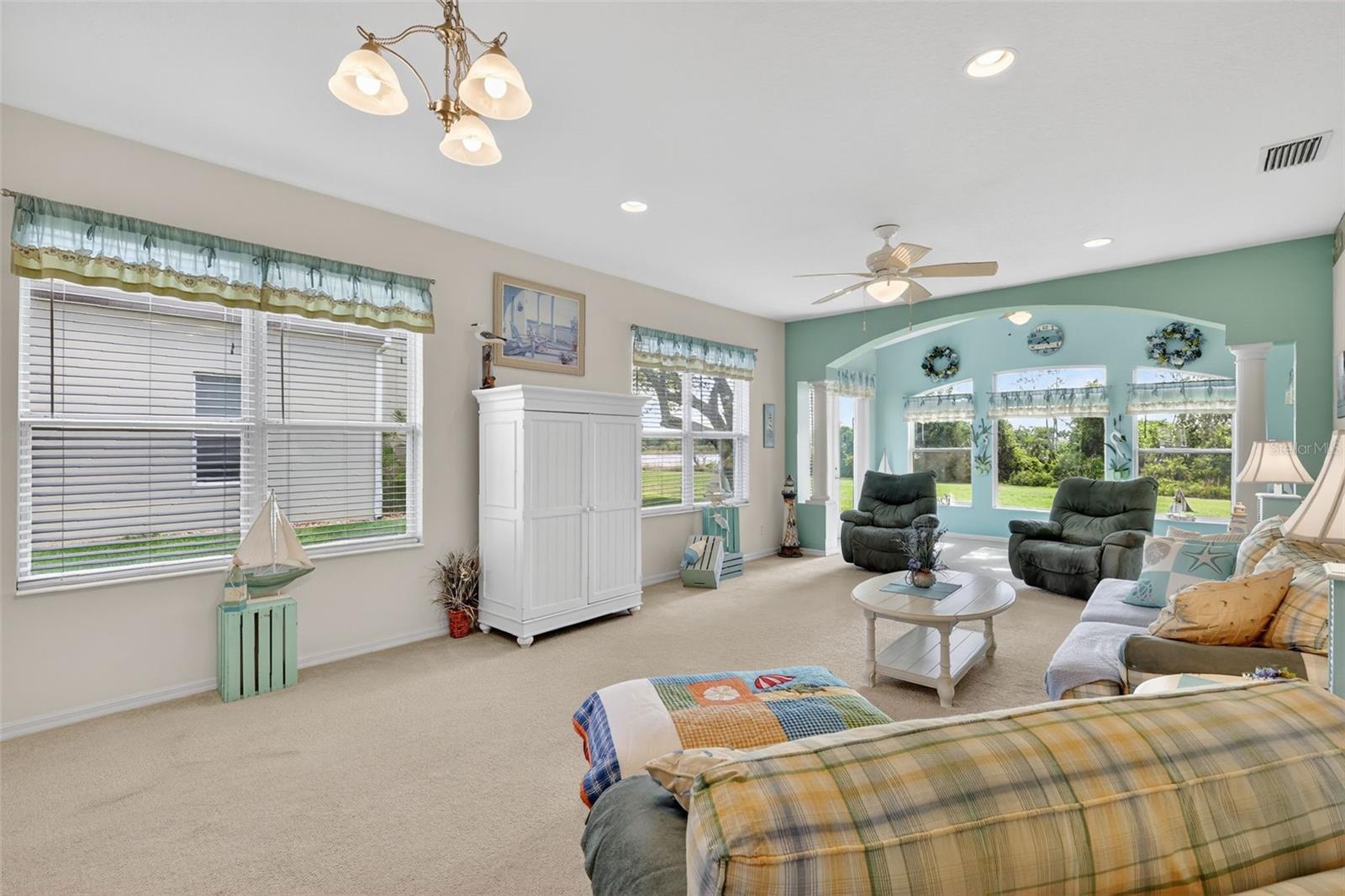 ROYAL HIGHLANDS PH 02 LT 992 ORB 1976 PG 173 - Residential