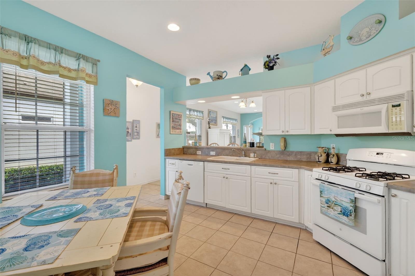 ROYAL HIGHLANDS PH 02 LT 992 ORB 1976 PG 173 - Residential