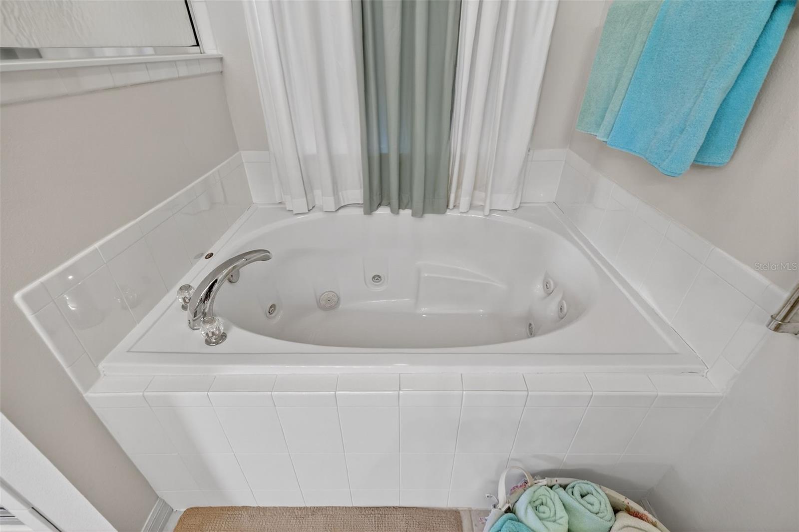 ROYAL HIGHLANDS PH 02 LT 992 ORB 1976 PG 173 - Residential