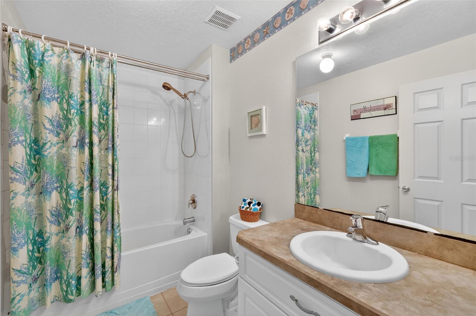 ROYAL HIGHLANDS PH 02 LT 992 ORB 1976 PG 173 - Residential