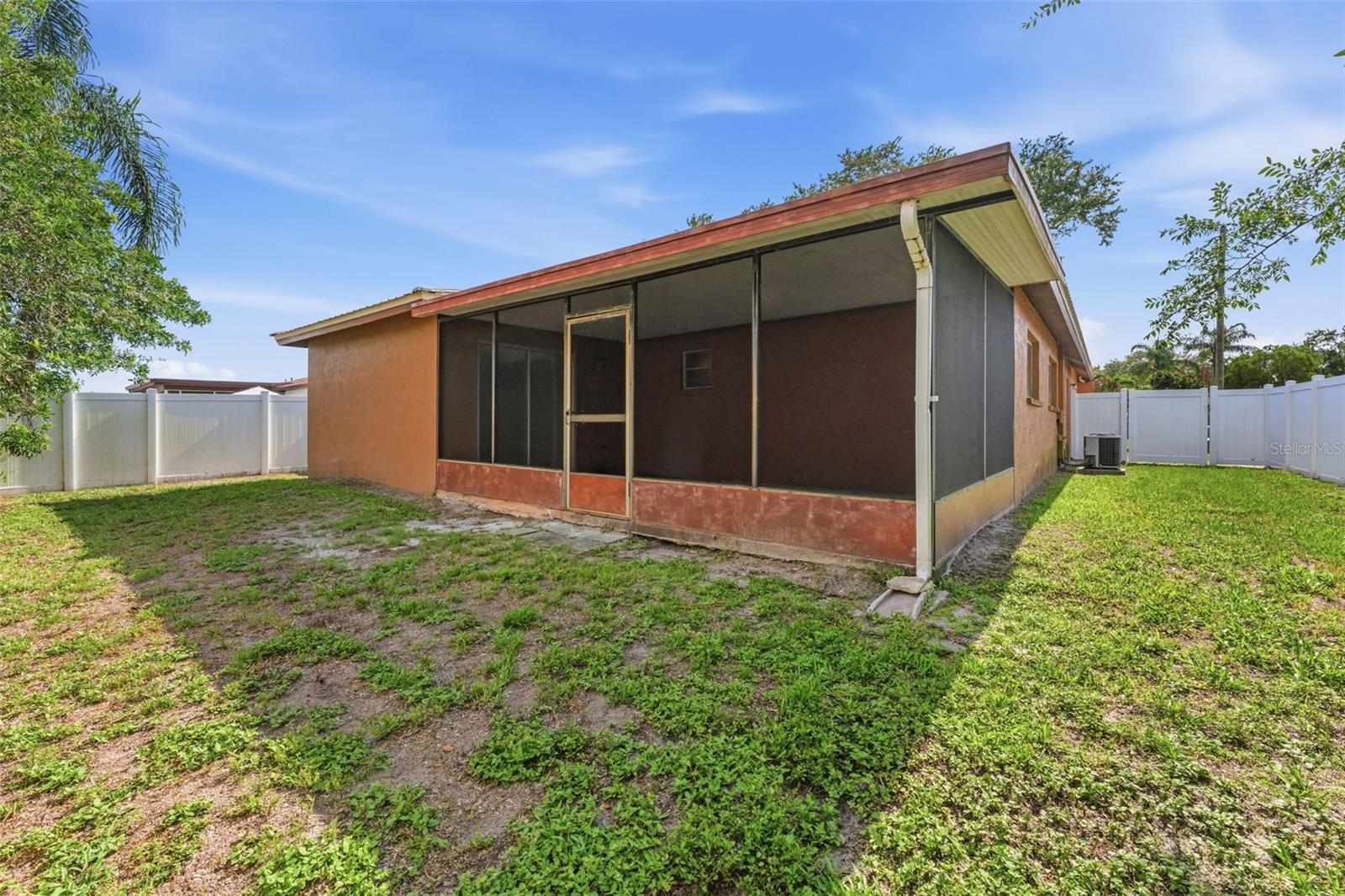 HARBOR PALMS UNIT ELEVEN - Residential