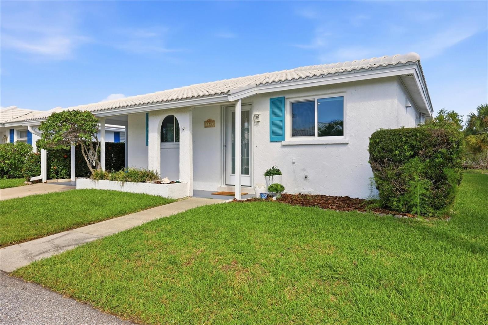 885 SPANISH DRIVE N