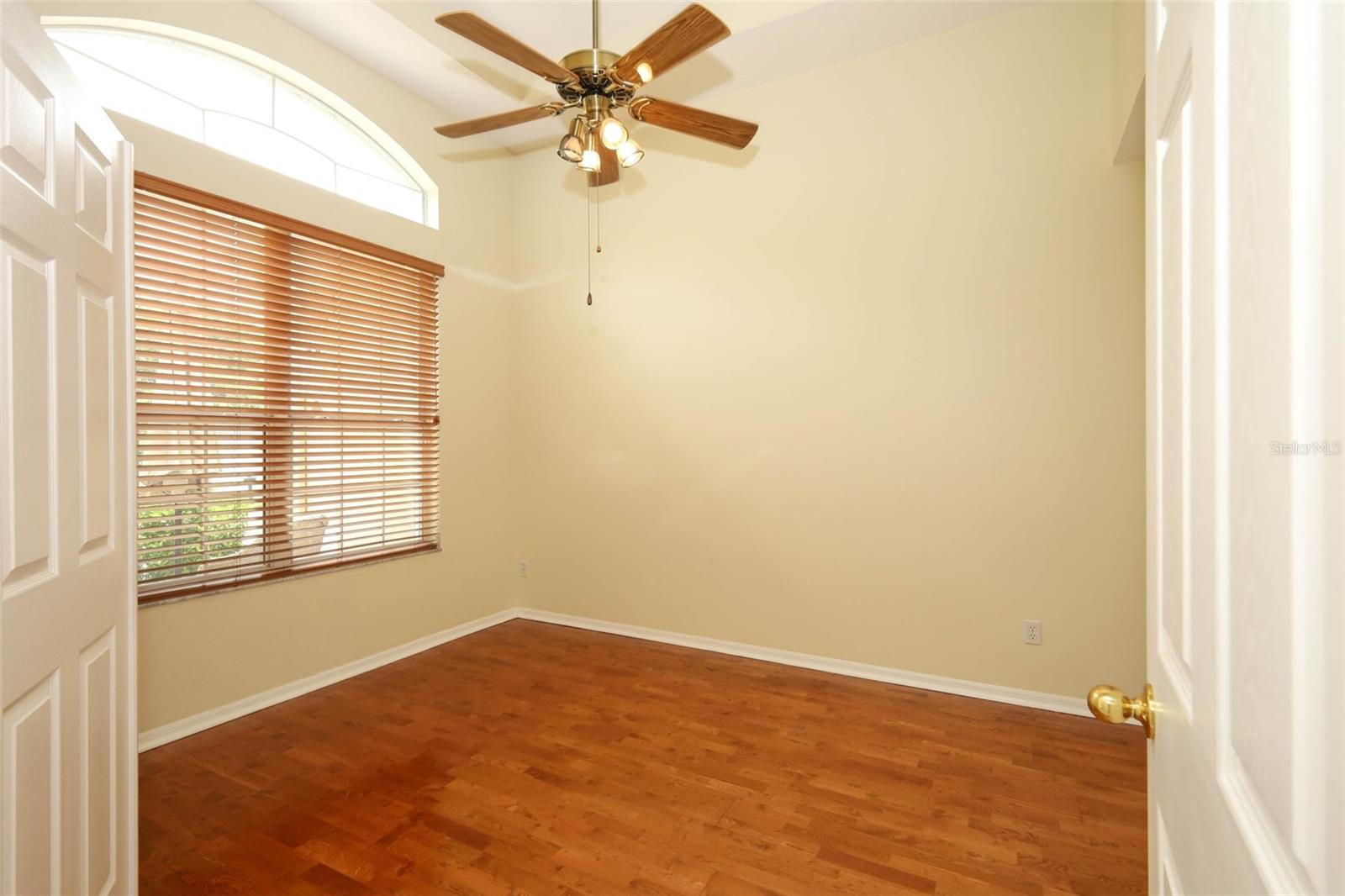 1186 OAK CREEK COURT