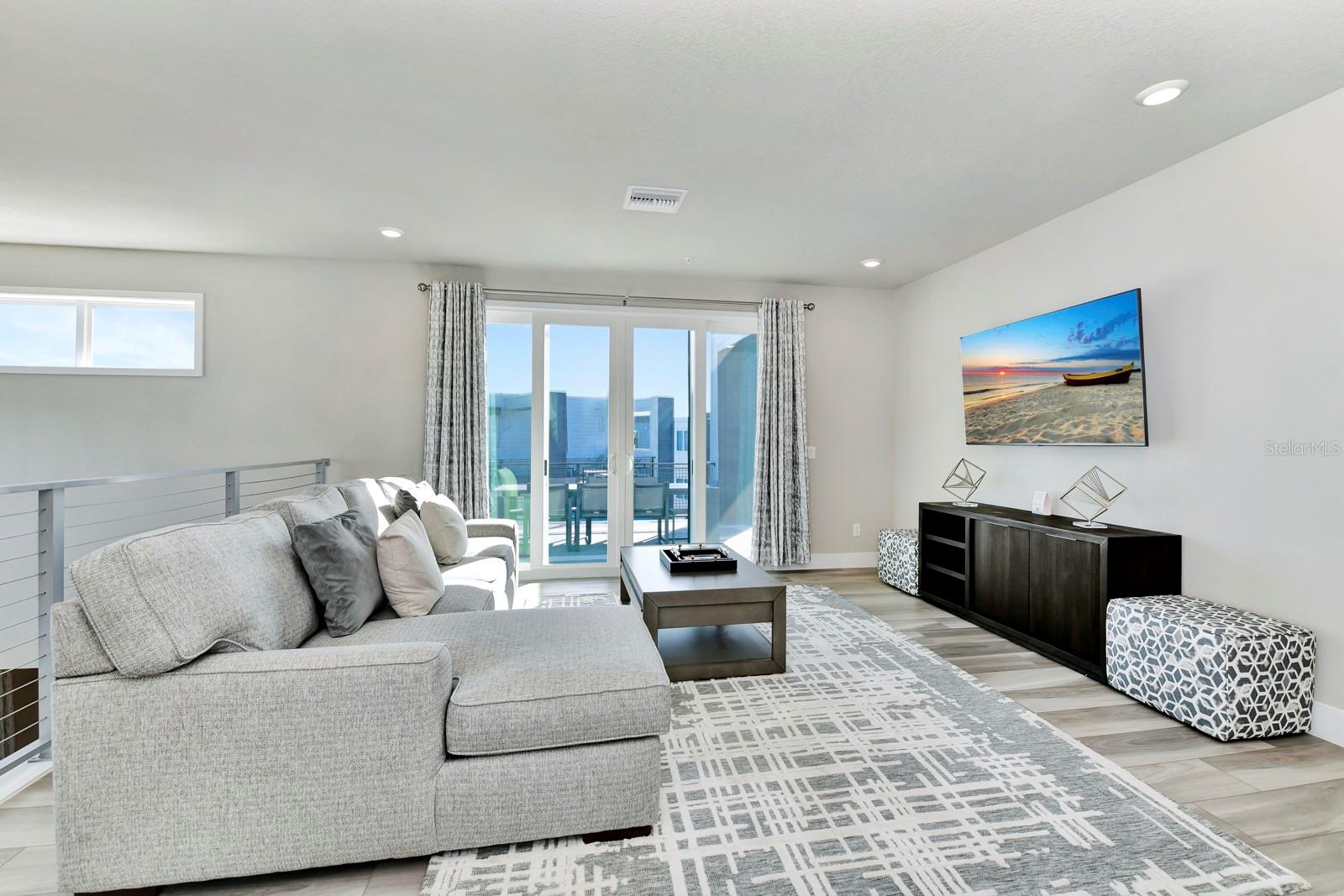 SPECTRUM AT REUNION CONDO PH 7A OR 6391/1578 UNIT - Residential Lease