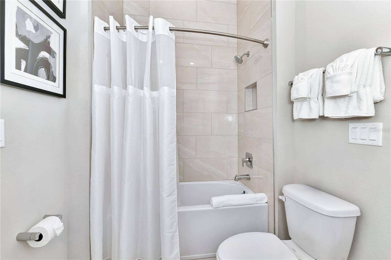 SPECTRUM AT REUNION CONDO PH 7A OR 6391/1578 UNIT - Residential Lease