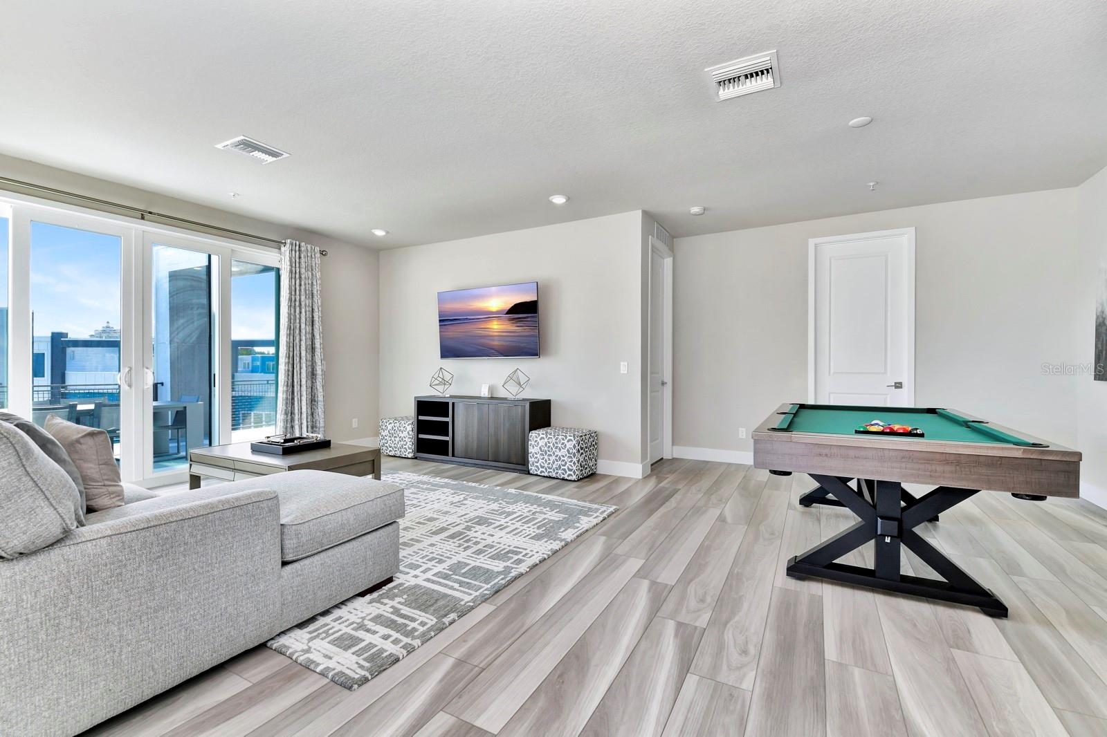 SPECTRUM AT REUNION CONDO PH 7A OR 6391/1578 UNIT - Residential Lease