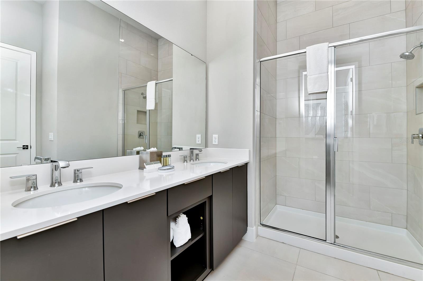 SPECTRUM AT REUNION CONDO PH 7A OR 6391/1578 UNIT - Residential Lease