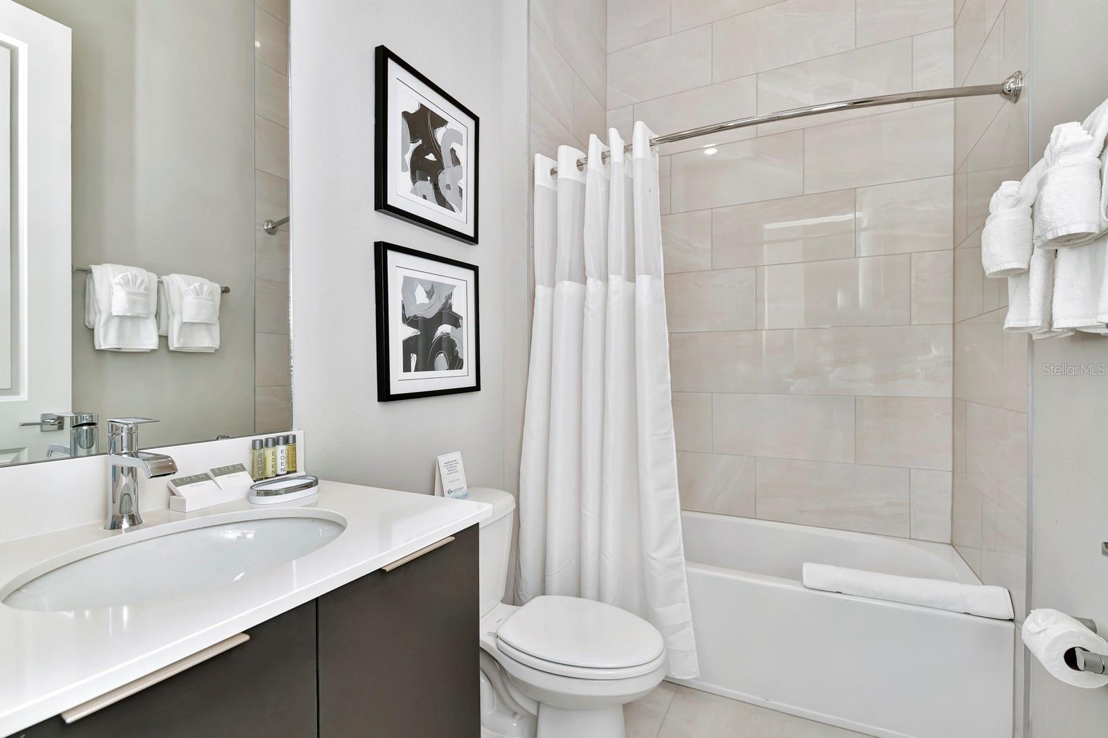 SPECTRUM AT REUNION CONDO PH 7A OR 6391/1578 UNIT - Residential Lease