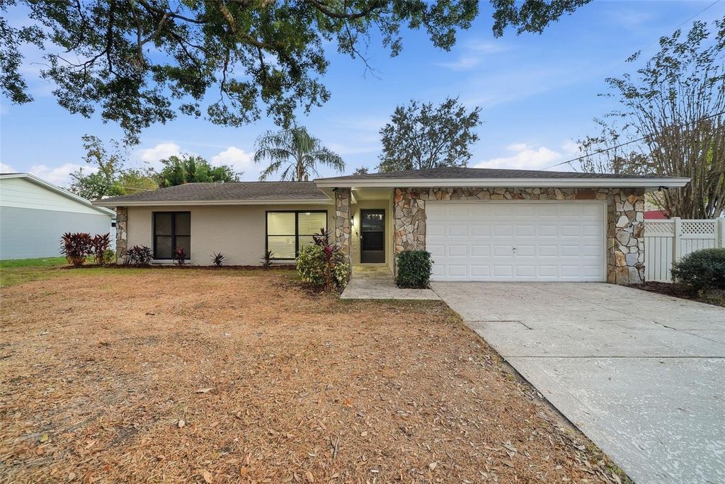 Photo of 401 Greenview Drive, Brandon, FL 33510 (MLS # O6362271)