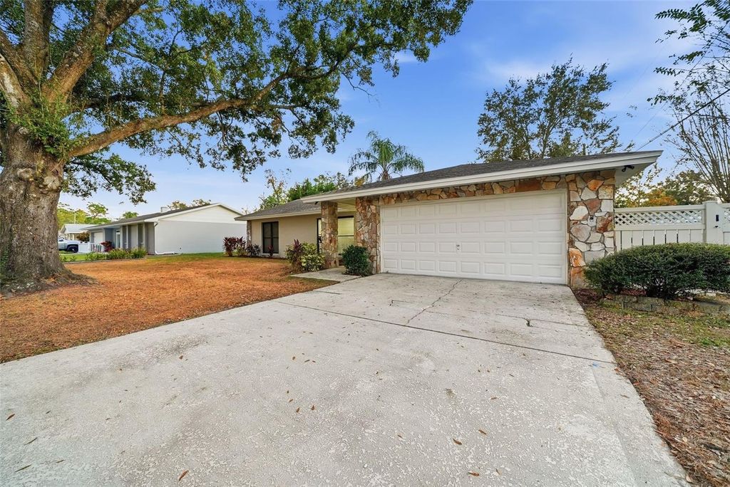 Photo of 401 Greenview Drive, Brandon, FL 33510 (MLS # O6362271)