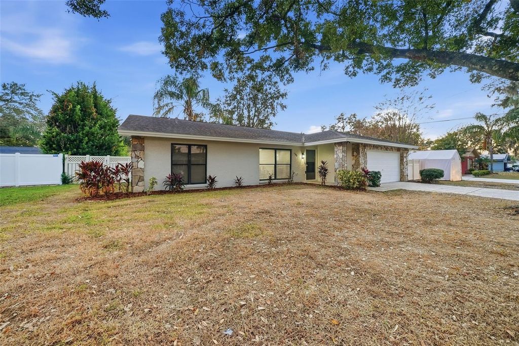 Photo of 401 Greenview Drive, Brandon, FL 33510 (MLS # O6362271)