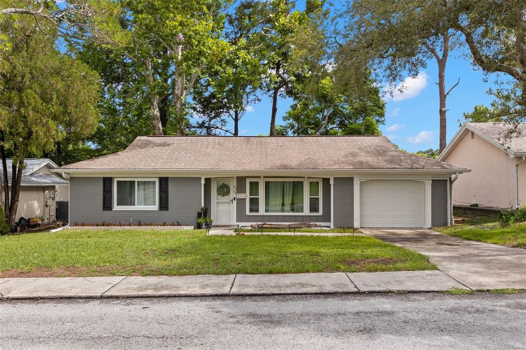 Photo of 8004 Beaver Creek Loop, Hudson, FL 34667 (MLS # TB8403914)