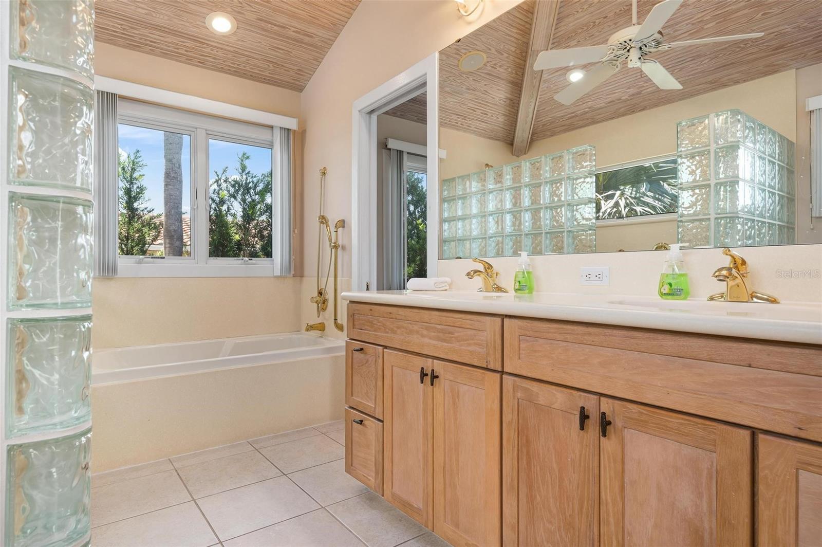 HOLMES BEACH 14TH UNIT - Residential