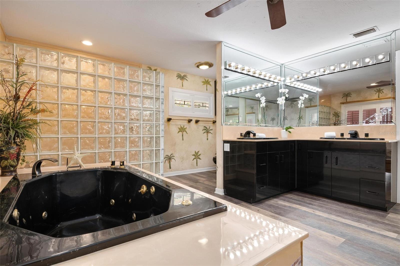 HOLMES BEACH 14TH UNIT - Residential