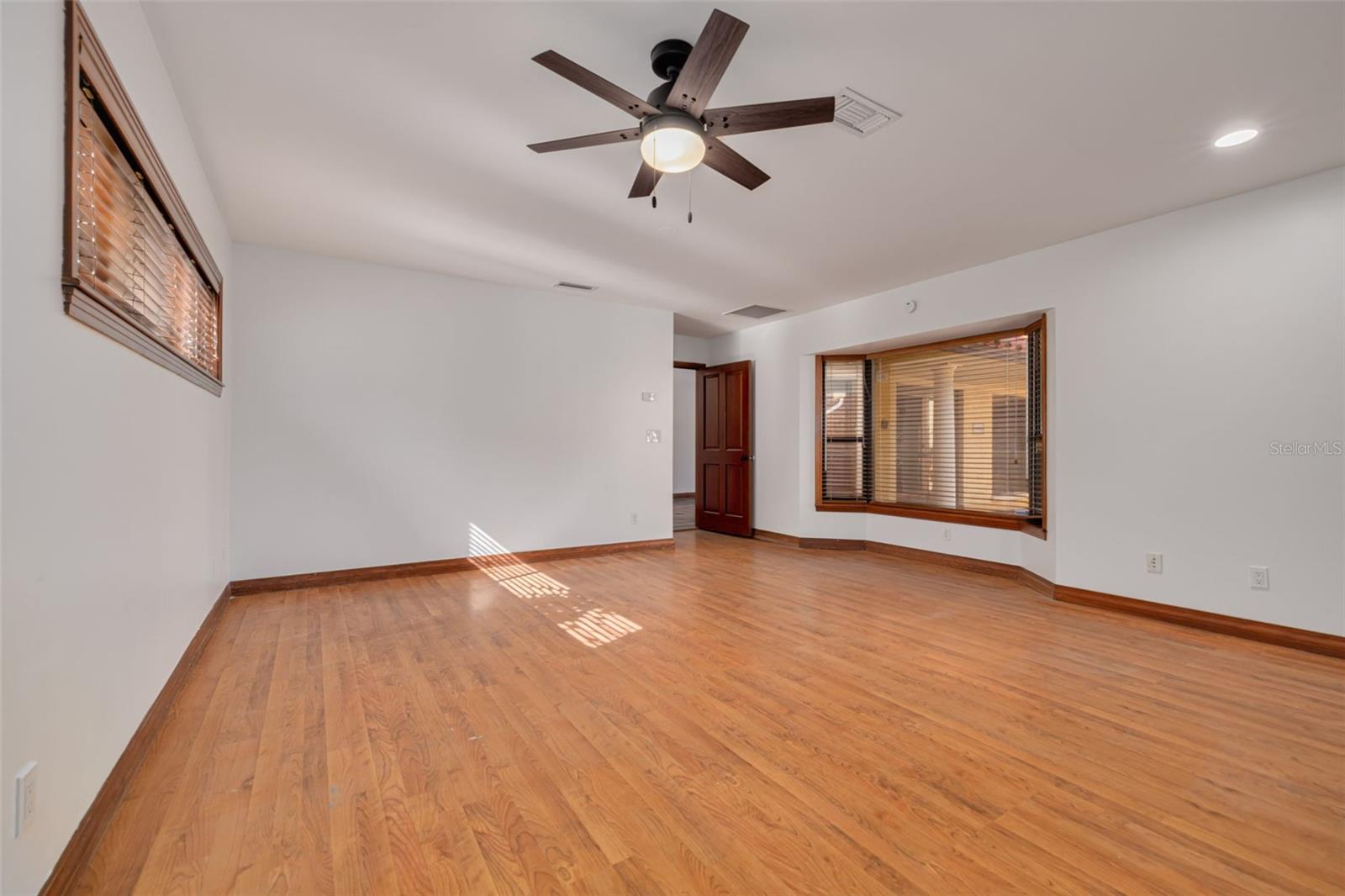 DAVIS ISLANDS PB10 PG52 TO 57 - Residential Lease