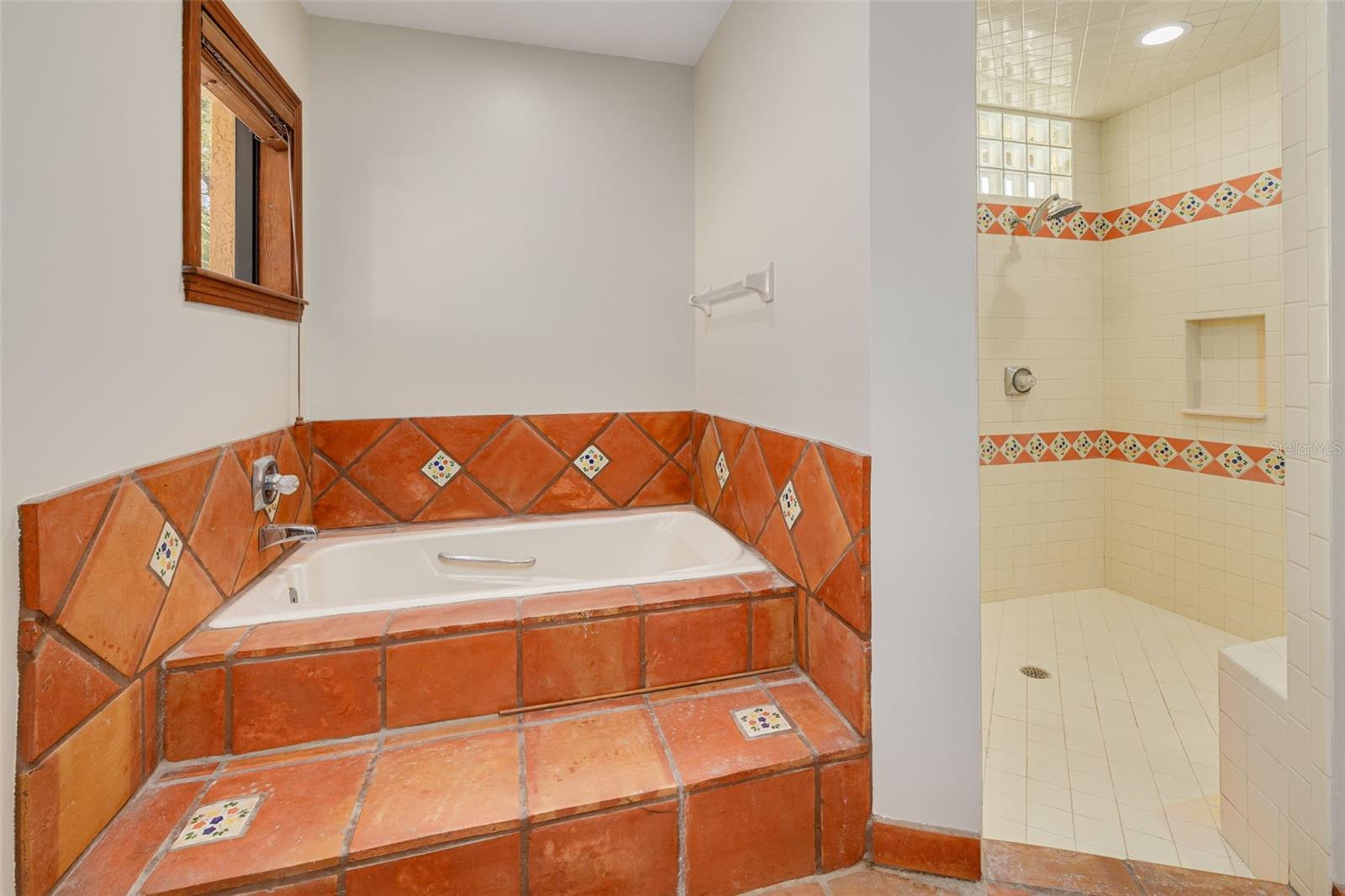 DAVIS ISLANDS PB10 PG52 TO 57 - Residential Lease