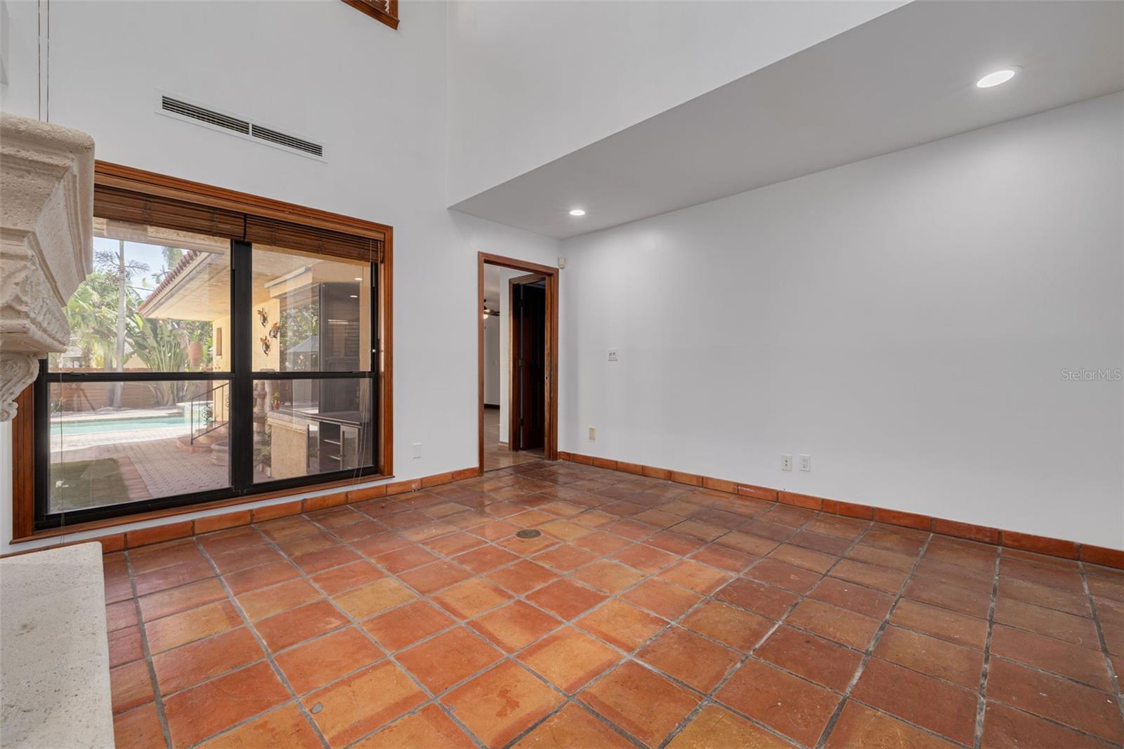 DAVIS ISLANDS PB10 PG52 TO 57 - Residential Lease