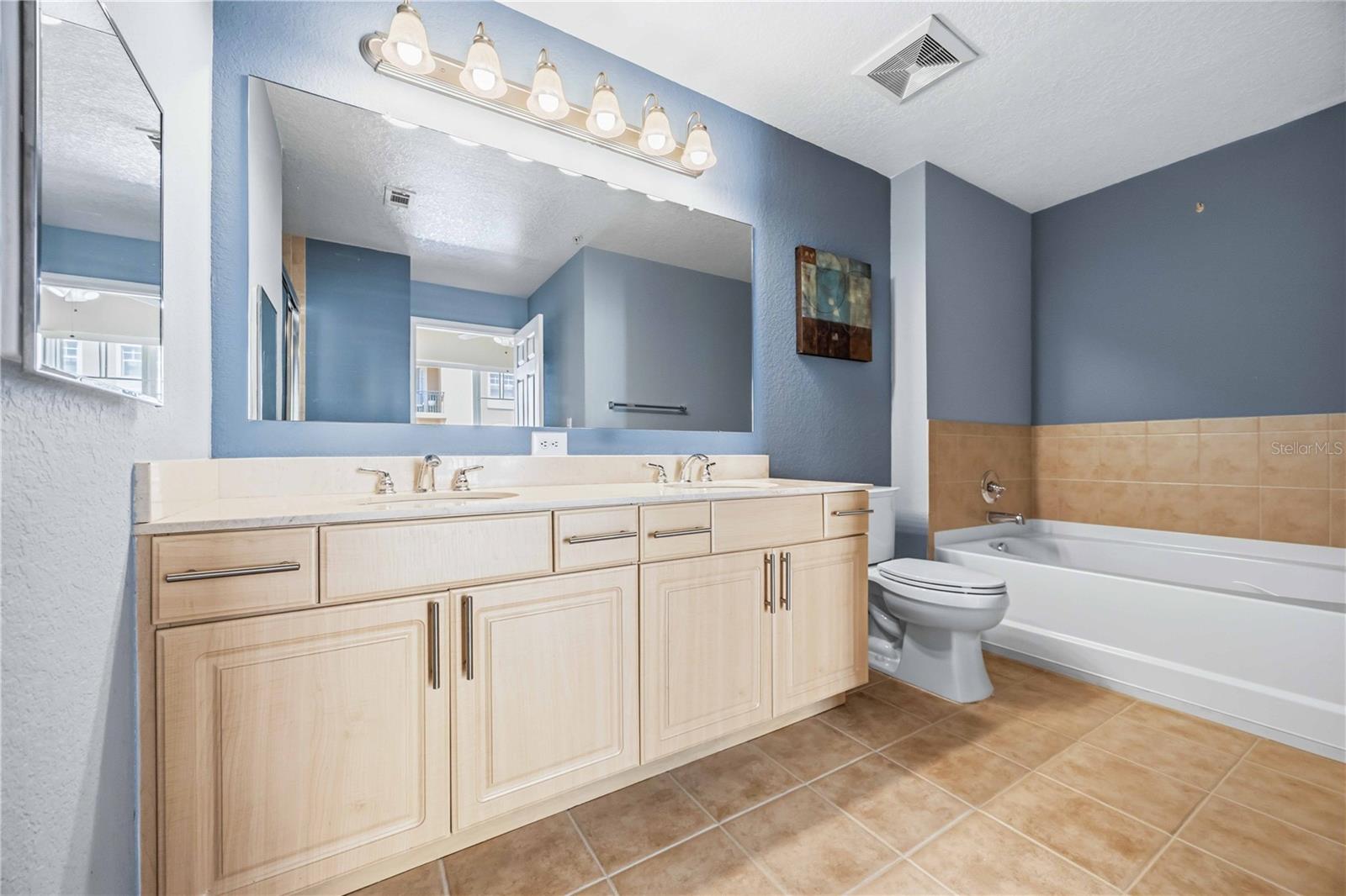 BROADWAY PROMENADE - Residential