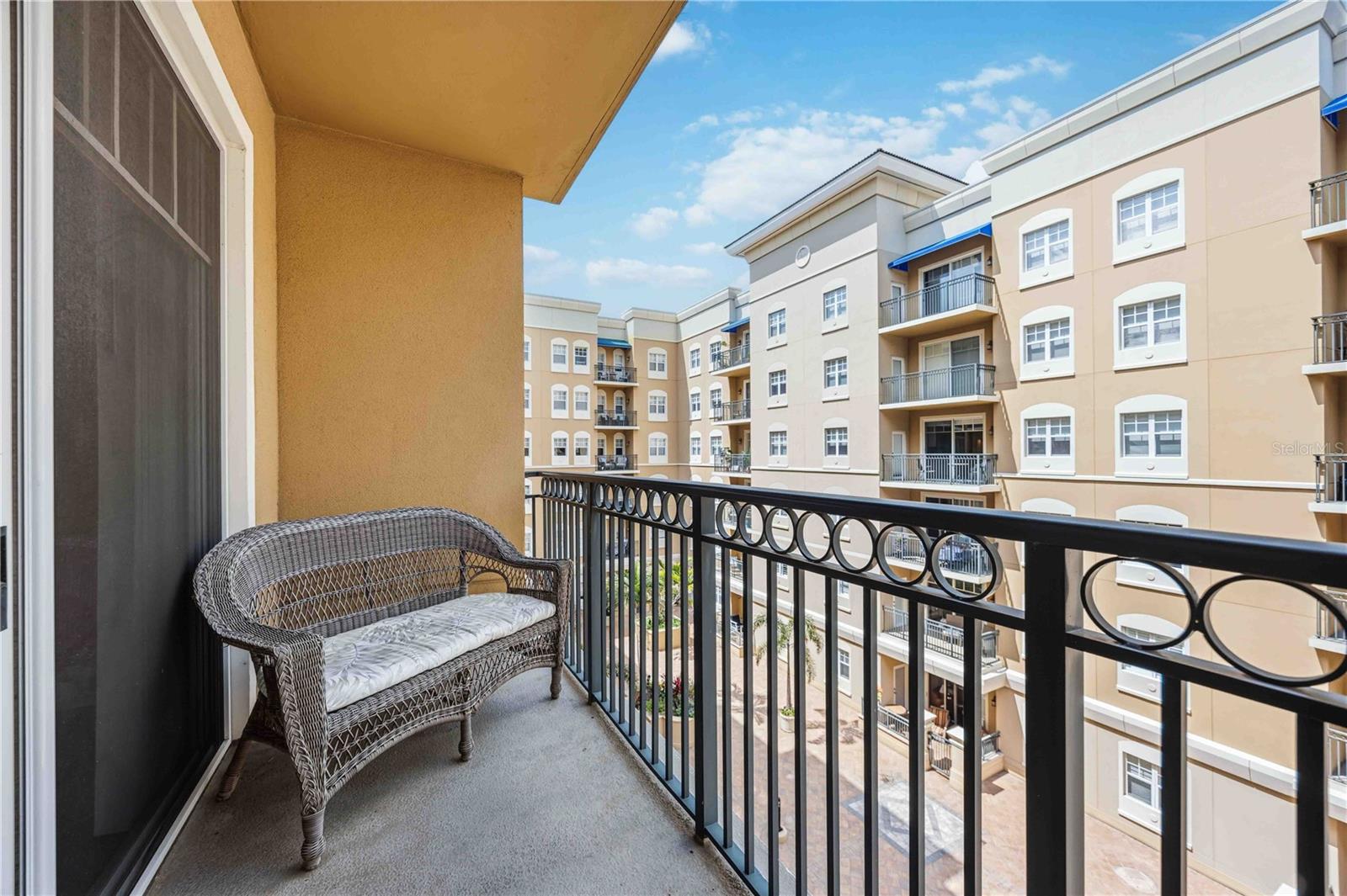 BROADWAY PROMENADE - Residential