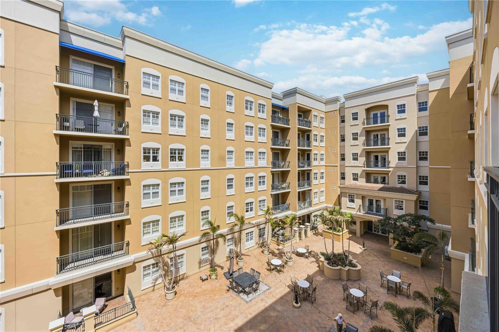 BROADWAY PROMENADE - Residential