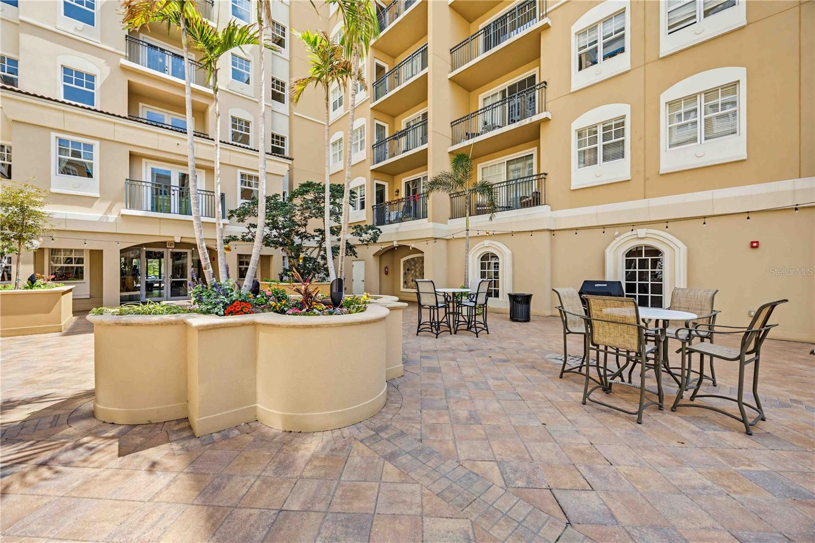 BROADWAY PROMENADE - Residential