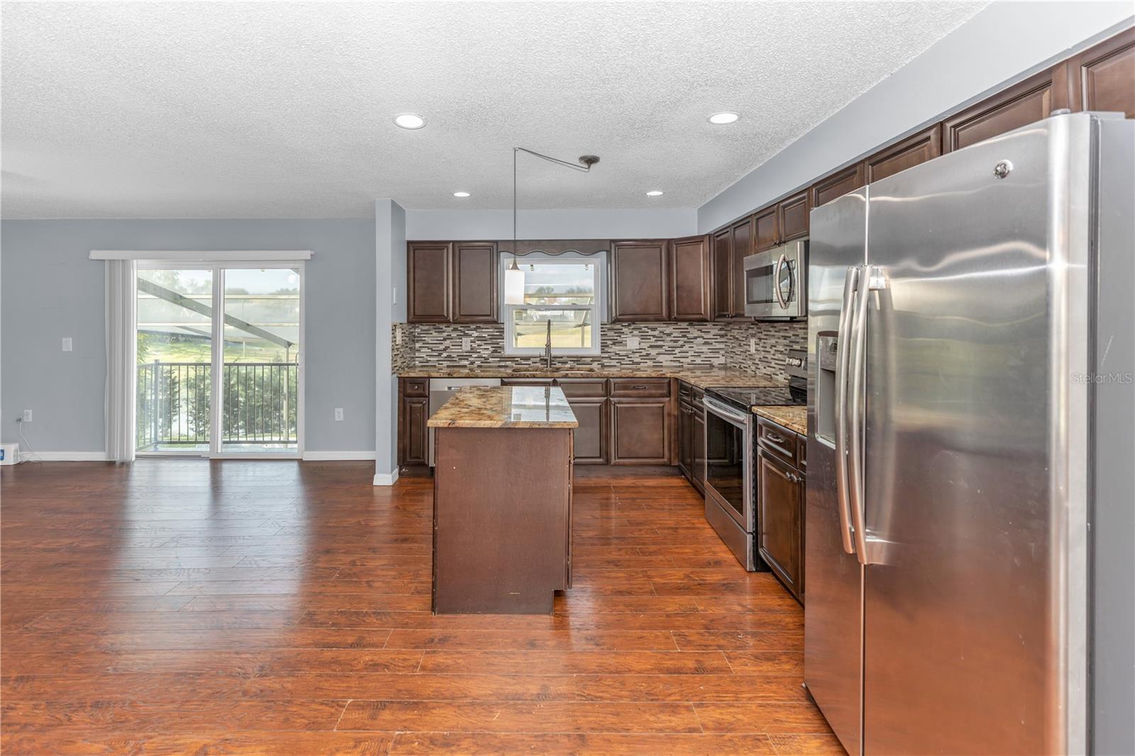 VILLAGE GREEN PH 01 - Residential Lease