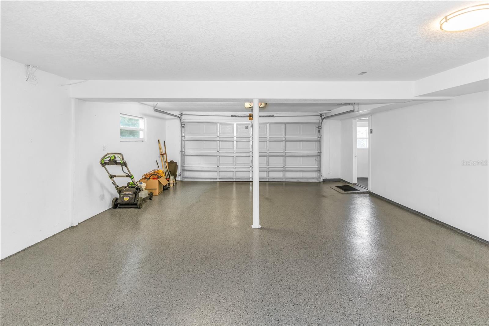 VILLAGE GREEN PH 01 - Residential Lease